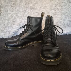 Dr. Martens 1460 Black Leather 8-Eye Combat Boots | Women’s 7